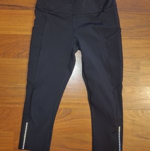 Black crop lululemon size 6